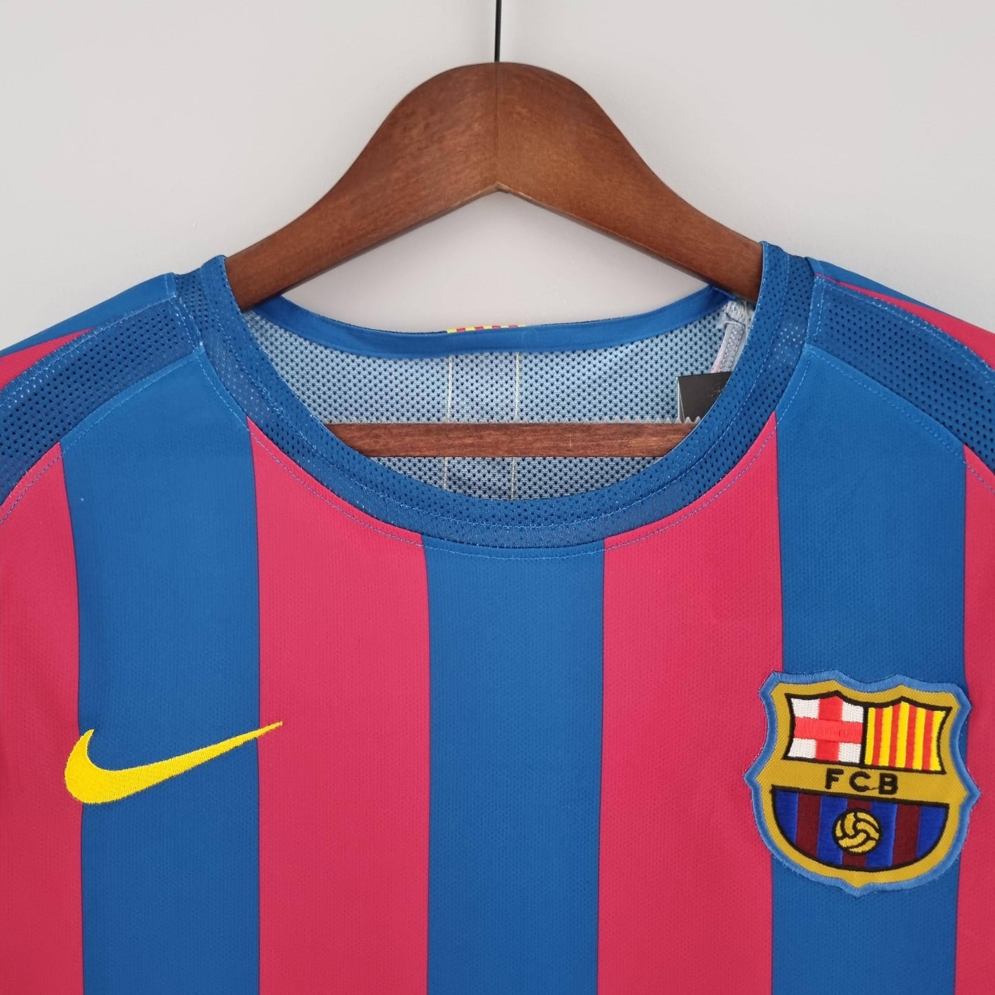 FC Barcelona 05/06 Home Jersey (Retro)
