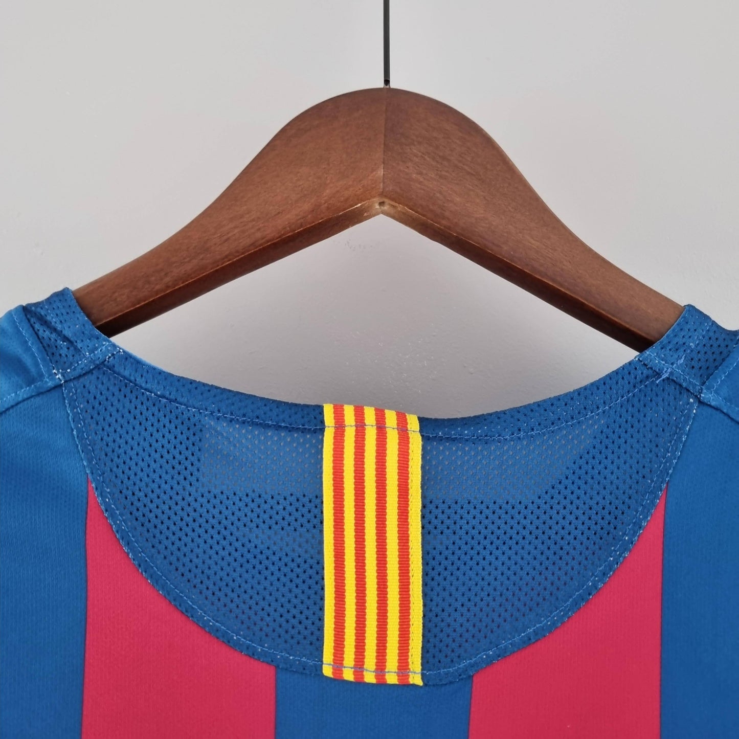 FC Barcelona 05/06 Home Jersey (Retro)