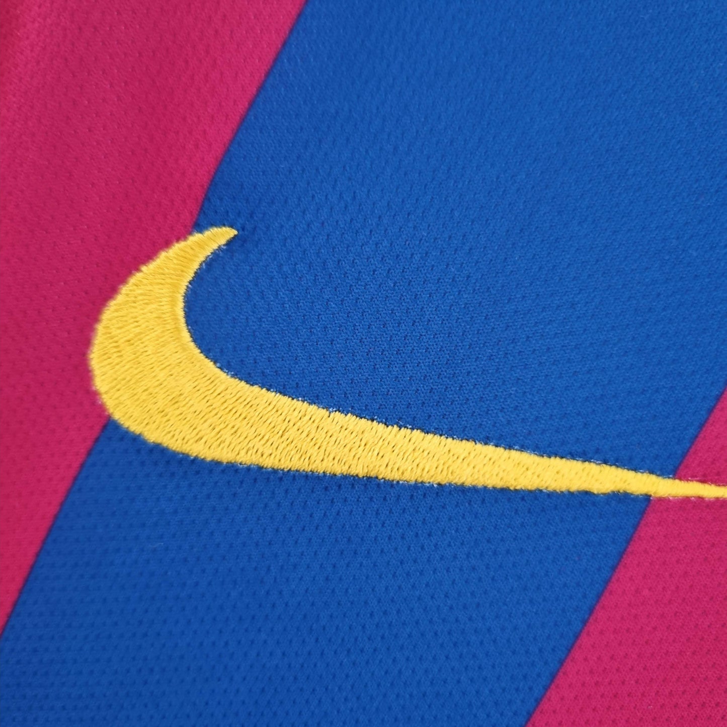 FC Barcelona 05/06 Home Jersey (Retro)