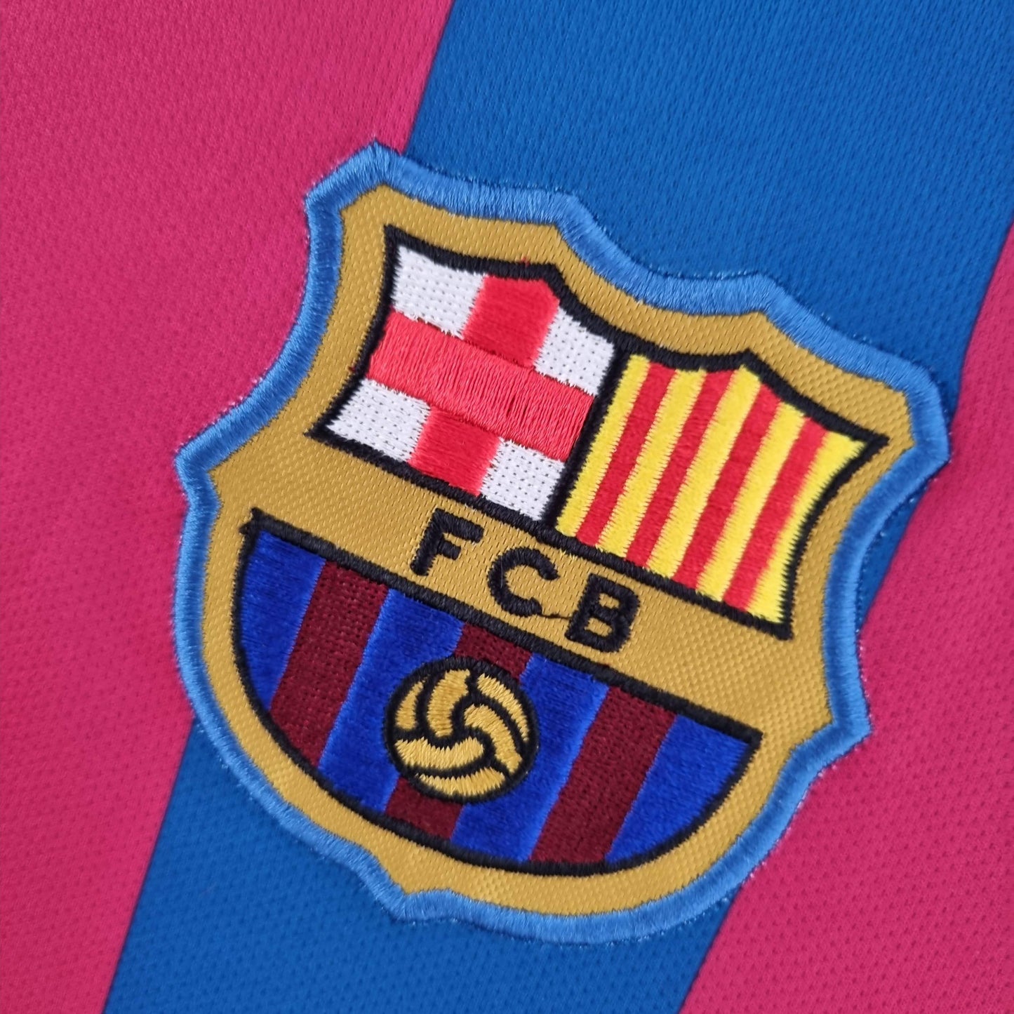 FC Barcelona 05/06 Home Jersey (Retro)